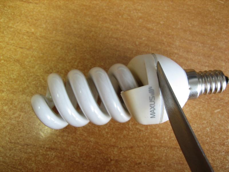Приобрести светодиодные лампы как замена люминесцентным лампам.